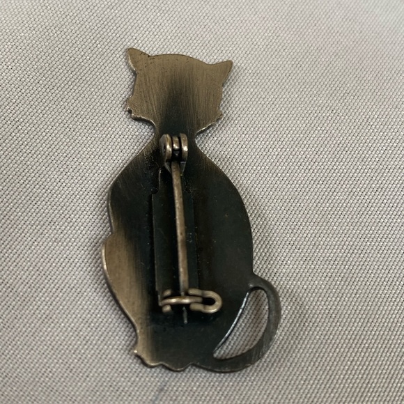 Interesting brushed pewter cat pin - Picture 3 of 4
